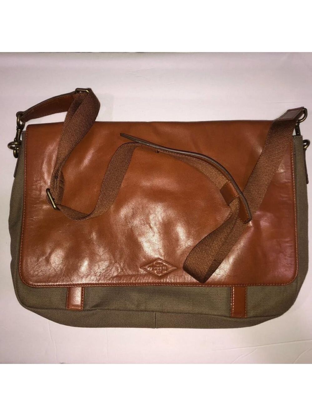 𝅺NWOT Fossil Aiden Leather Messenger Bag brown
